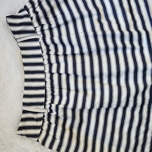 Short skirt with pockets Navy and White - Picture 3 of 5